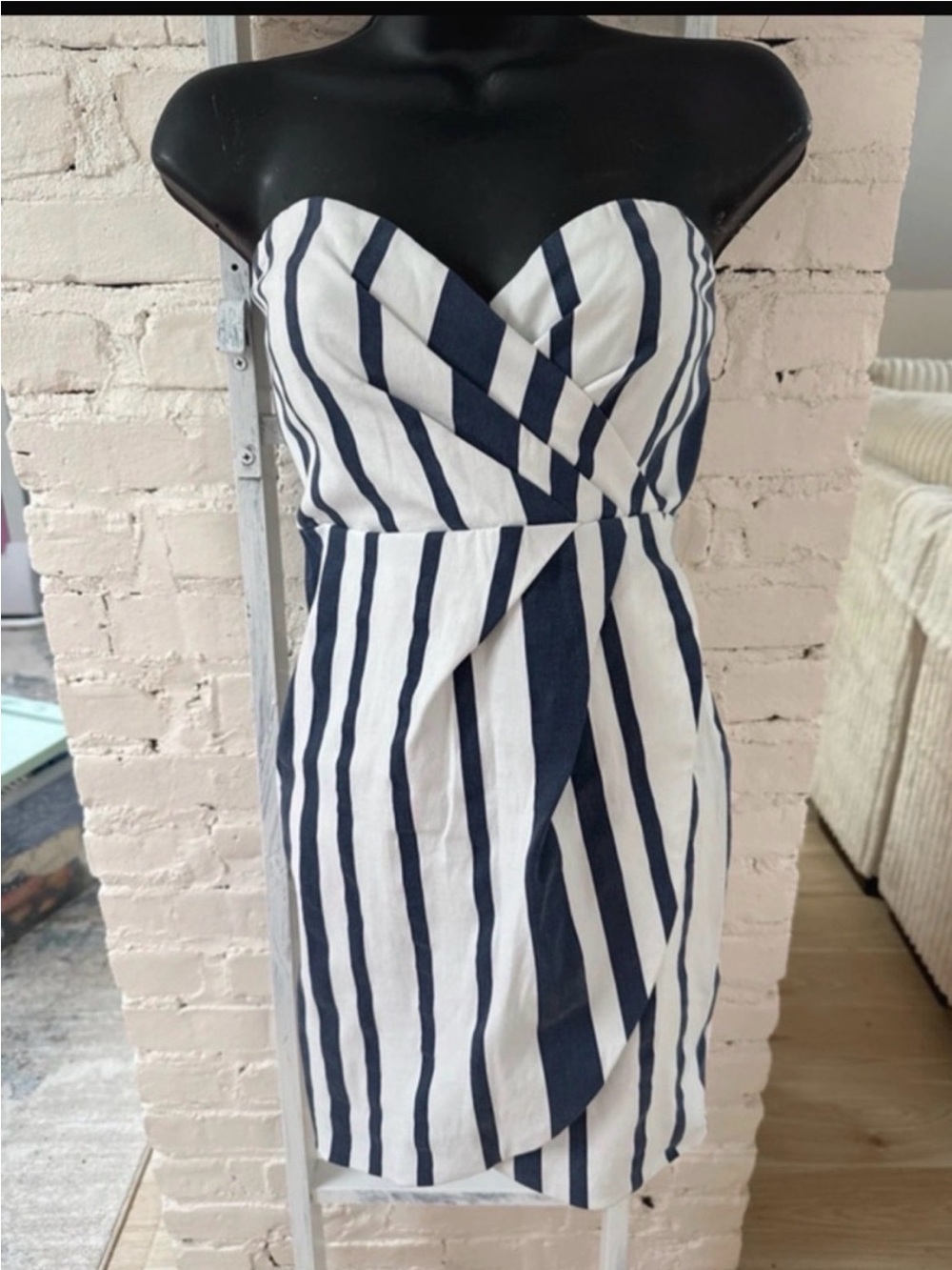Olivaceous Striped Strapless Sweetheart Mini Dress — Size S